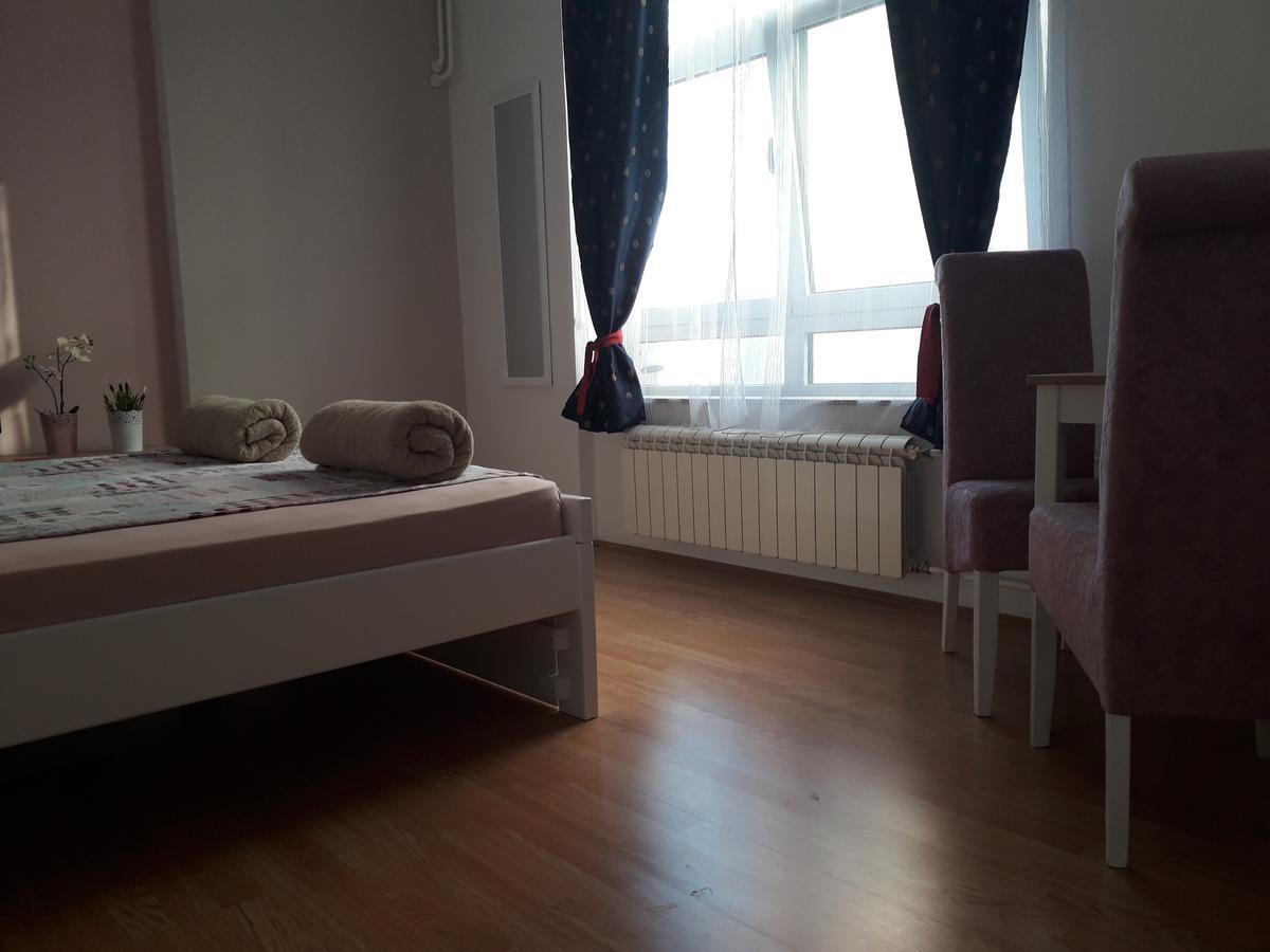 Studio Apartman Ld U Strogom Centru Novi Sad Exteriér fotografie