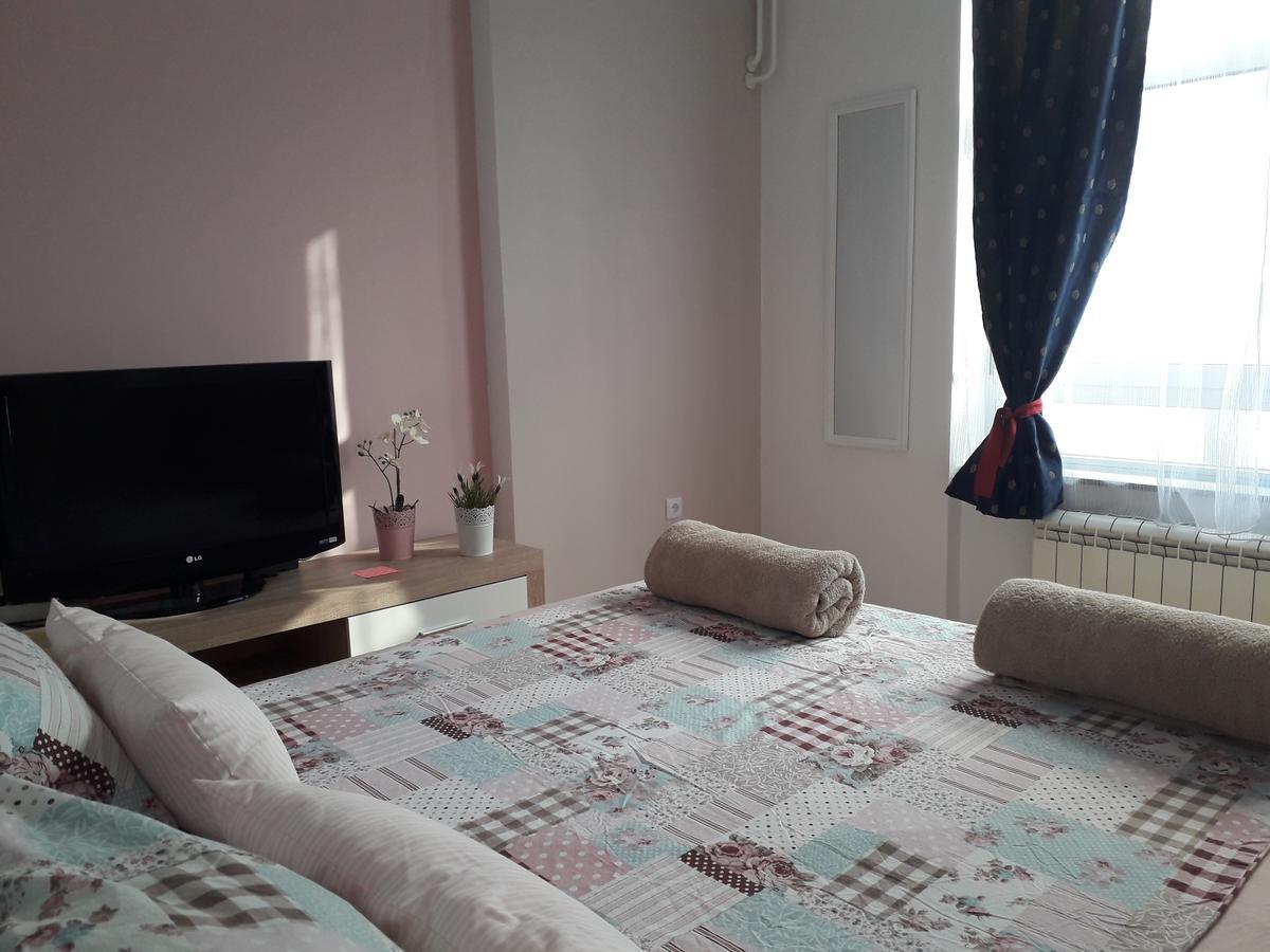 Studio Apartman Ld U Strogom Centru Novi Sad Exteriér fotografie