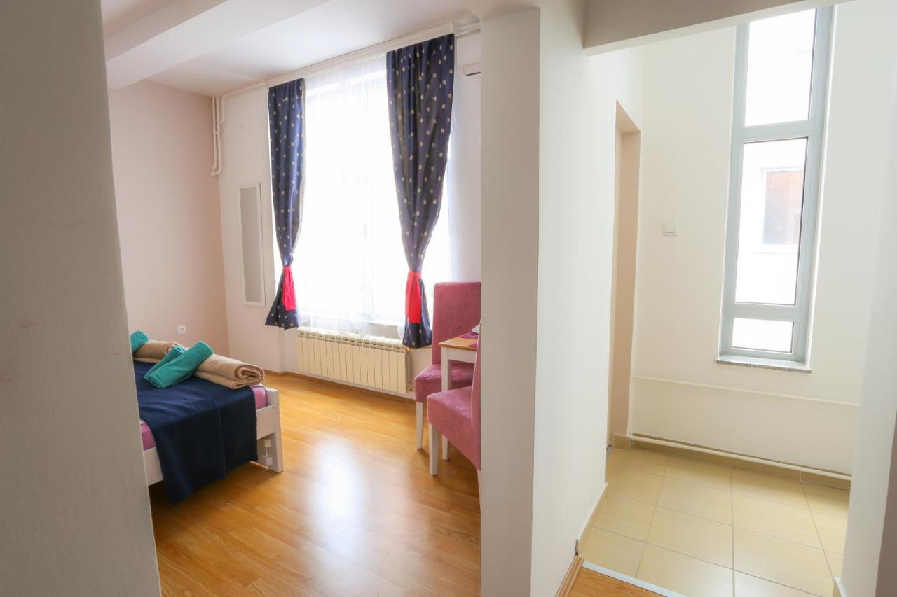 Studio Apartman Ld U Strogom Centru Novi Sad Exteriér fotografie