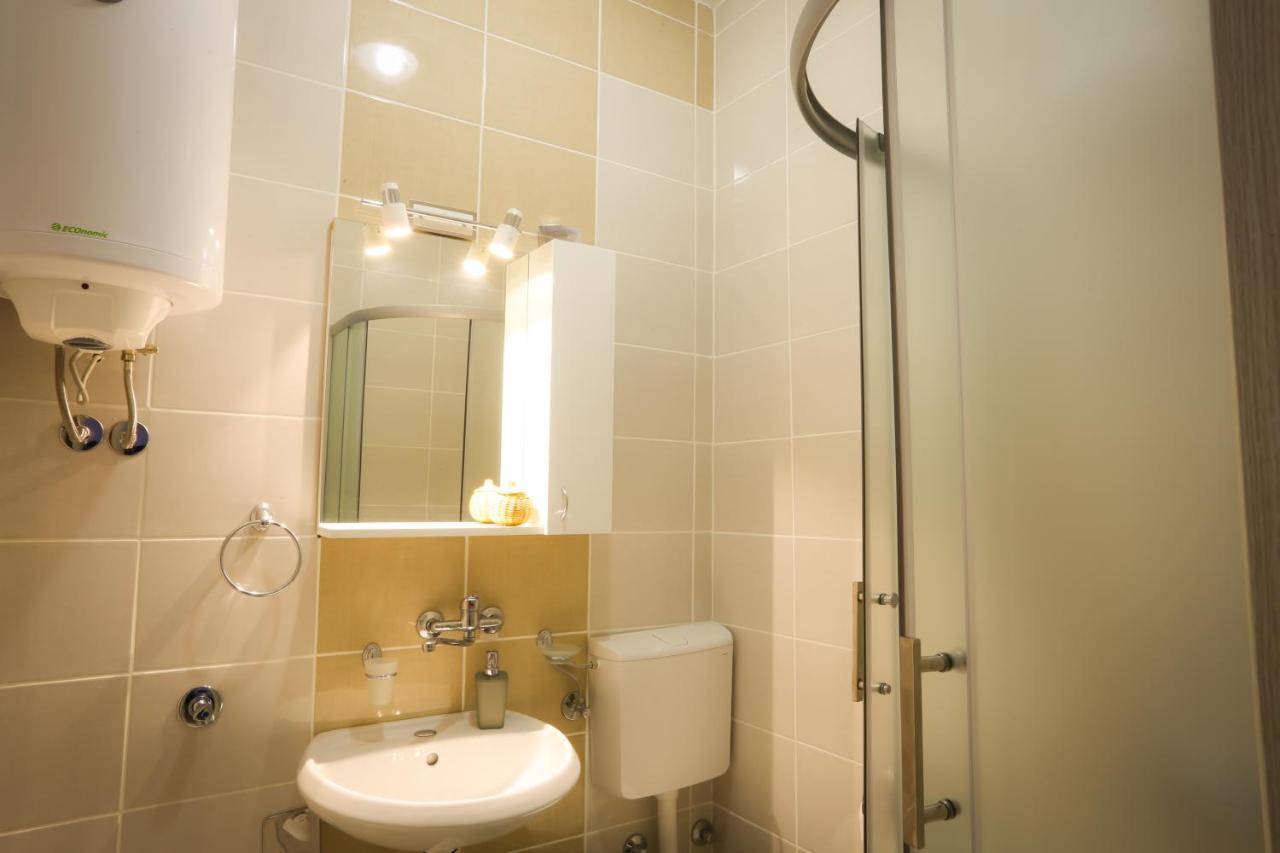 Studio Apartman Ld U Strogom Centru Novi Sad Exteriér fotografie