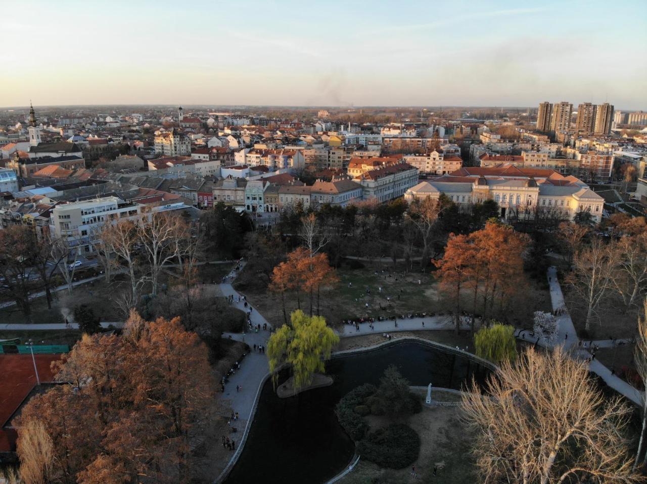 Studio Apartman Ld U Strogom Centru Novi Sad Exteriér fotografie