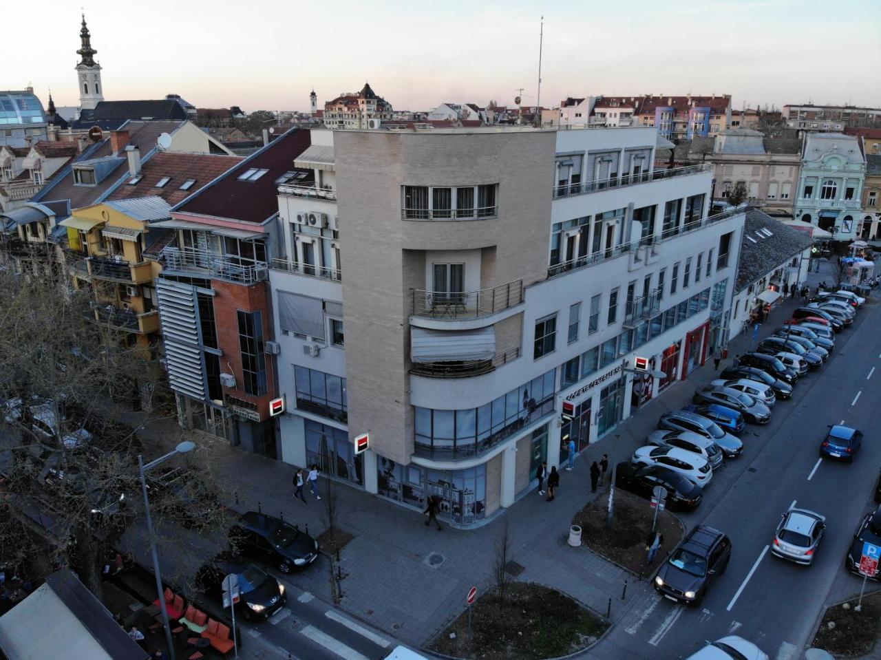 Studio Apartman Ld U Strogom Centru Novi Sad Exteriér fotografie