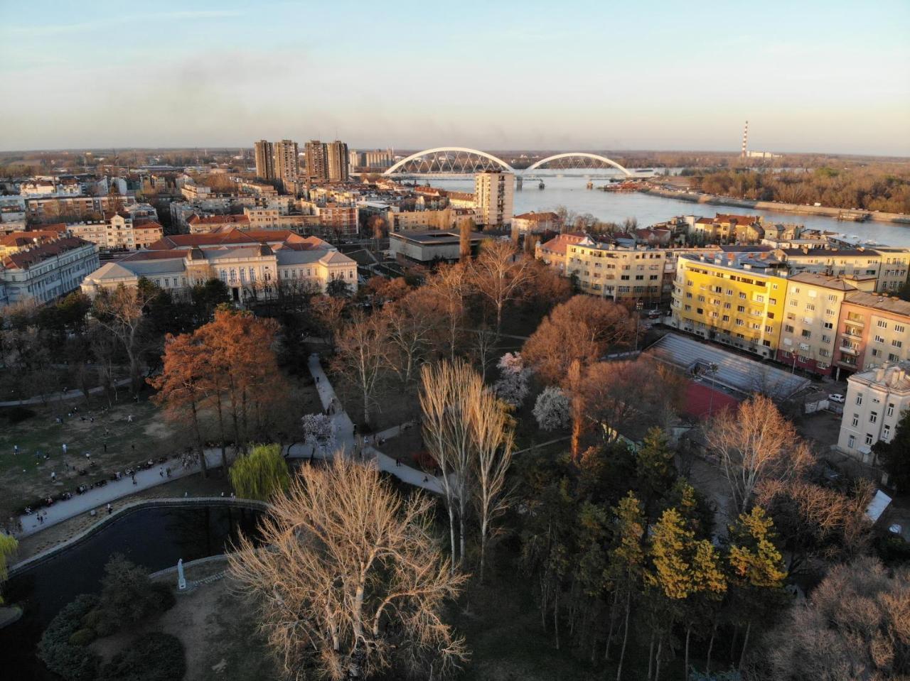 Studio Apartman Ld U Strogom Centru Novi Sad Exteriér fotografie
